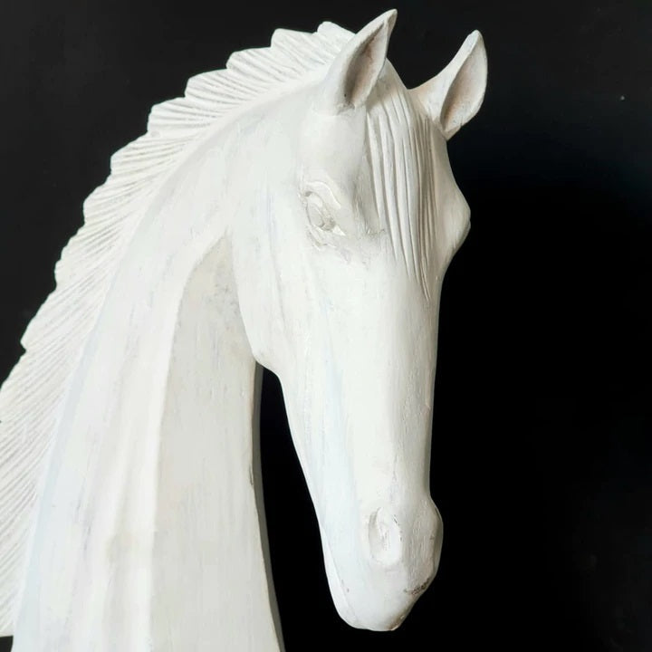 Statue de tête de cheval en bois sculptée à la main en blanc