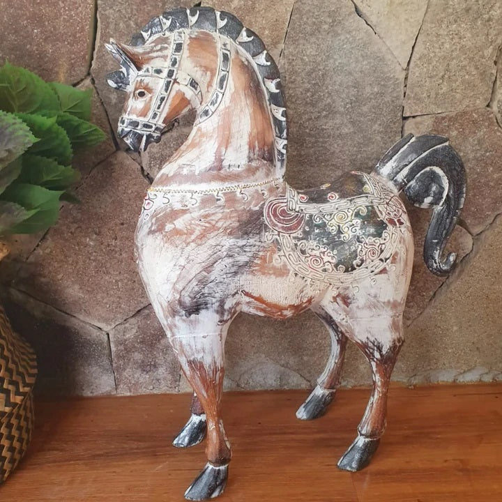 Grand cheval antique sculpté à la main