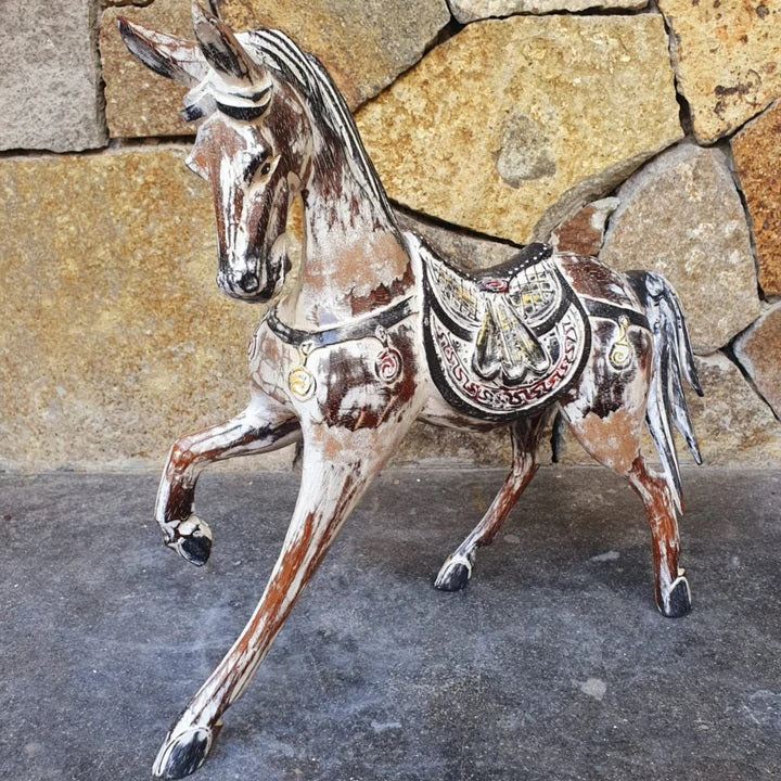 Cheval Cabré Sculpté en Beige et Marron Large