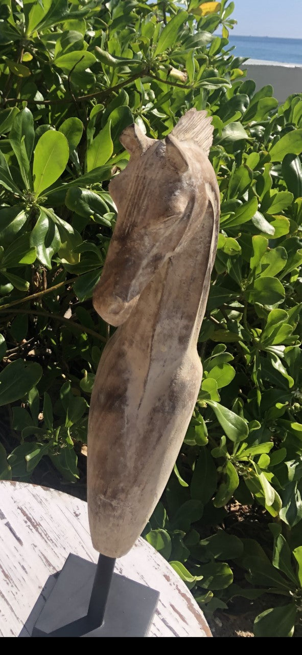 Grande statue de cheval en bois sculptée à la main en blonde
